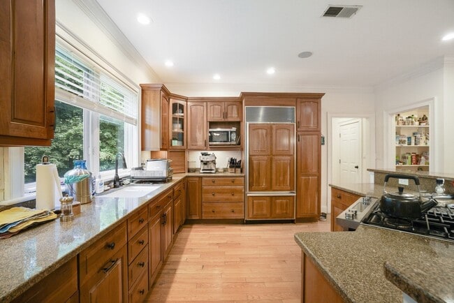 Photo - 128 Herrick Rd