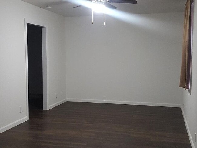 Living room - 1324 2nd St Unit 2