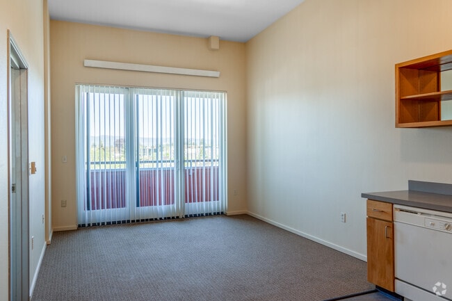 1BR, 1BA, - 600SF - Livingroom