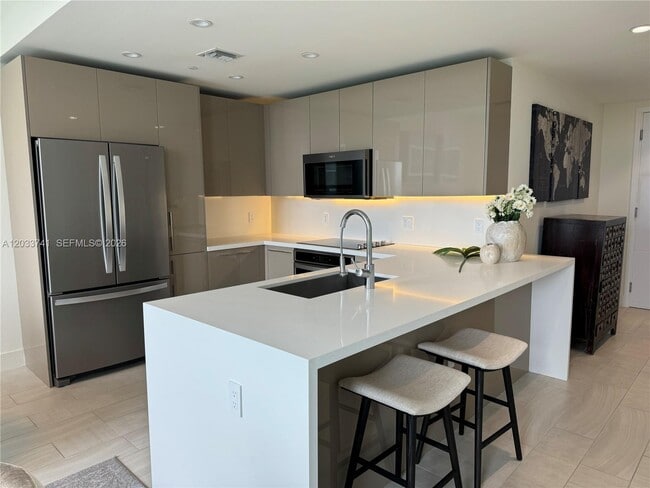 Photo - 2000 Metropica Wy Unit 417