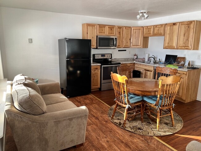 Photo - 690 El Rancho Dr