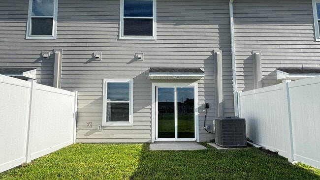 Building Photo - 4965 SW 83rd Pl