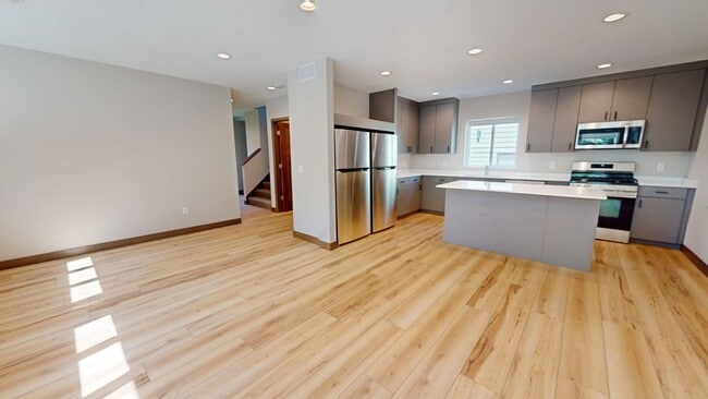 1320 7th St SE