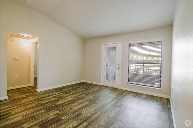 2BR, 2BA - 920SF