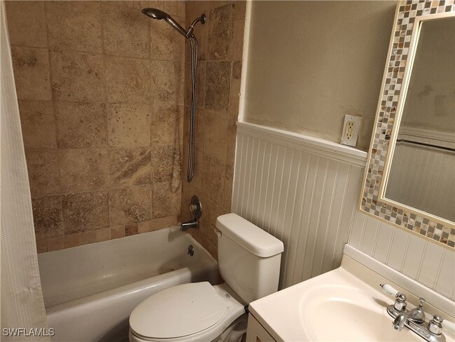 Building Photo - 421 12th Ave S Unit A5