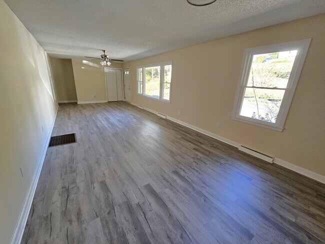 Photo - 609 Memorial Dr Ext