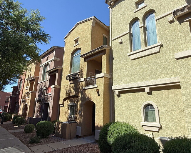 Photo - 240 W Juniper Ave