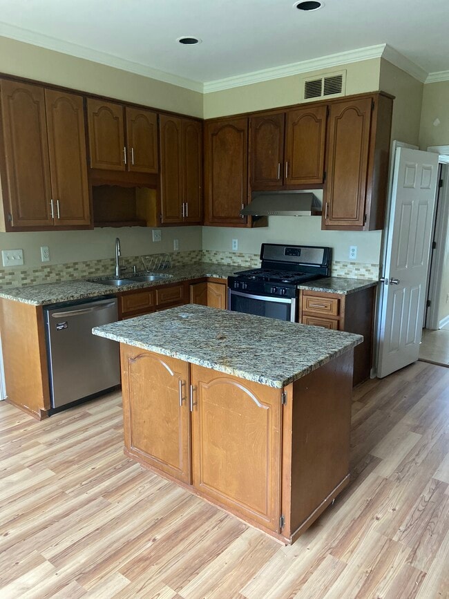 Photo - 3070 Wellcrest Dr NW