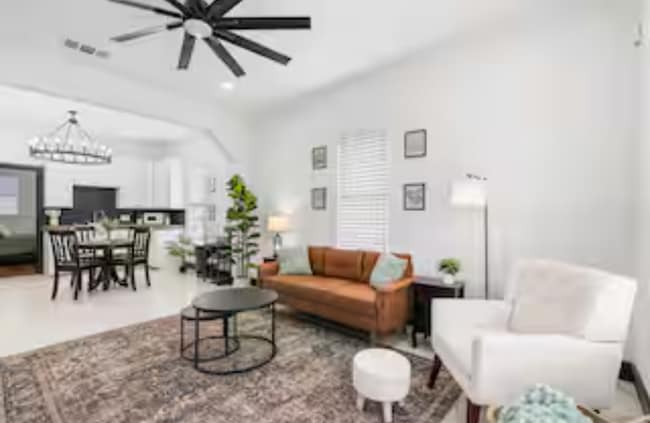 Photo - 102 W 5th St