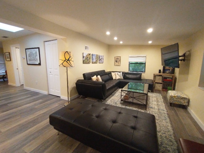 Photo - 1865 Washington Ave