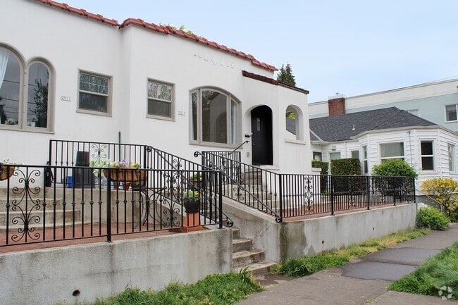 Building Photo - 2915 SE Alder St Rental