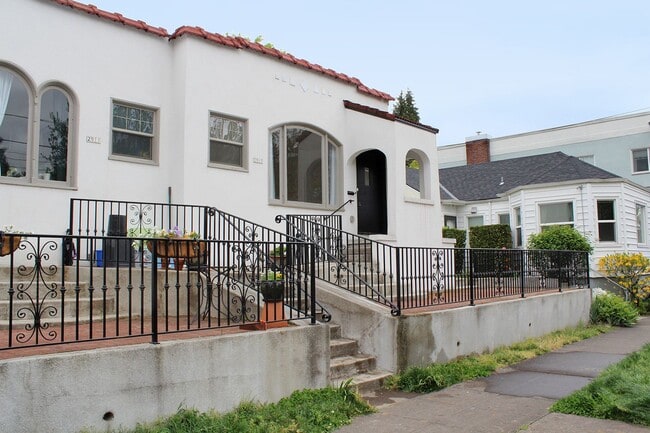 Photo - 2915 SE Alder St Apartment Unit 2915