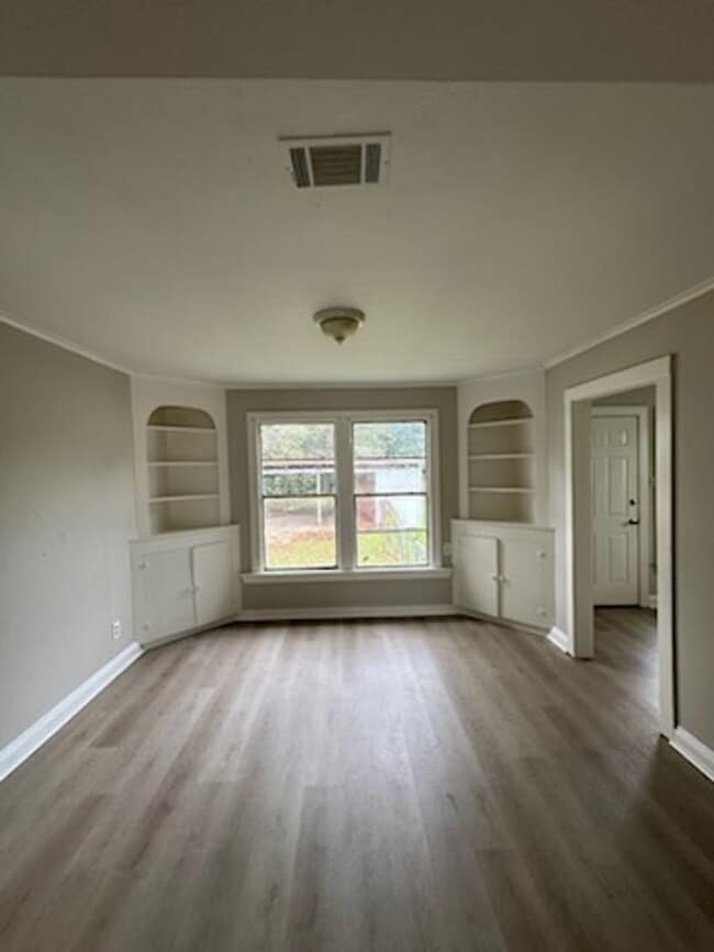 Photo - 701 Whittington St