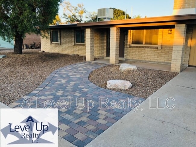 Building Photo - 7532 N Rasmussen Ave