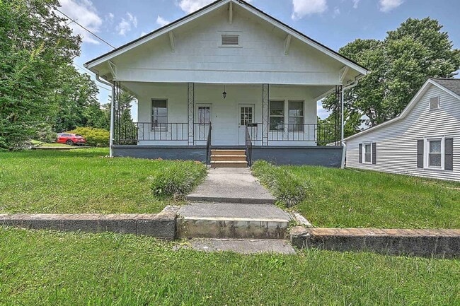 Building Photo - Modernized Historic 2 Bedroom 1 Bath Home ...