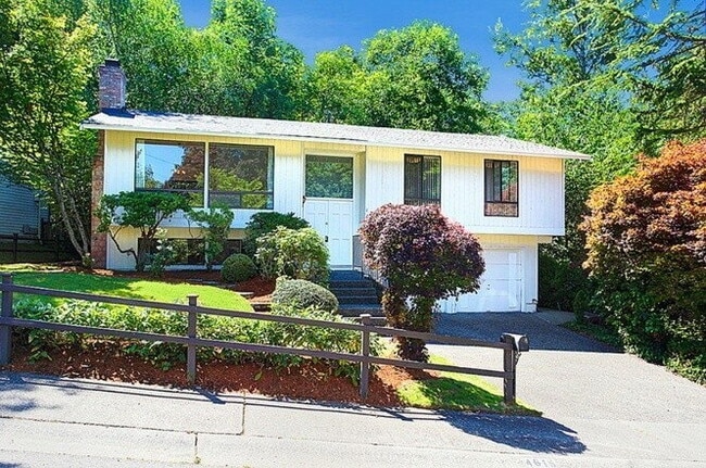 Building Photo - Beautiful split level home in Newport Hills!