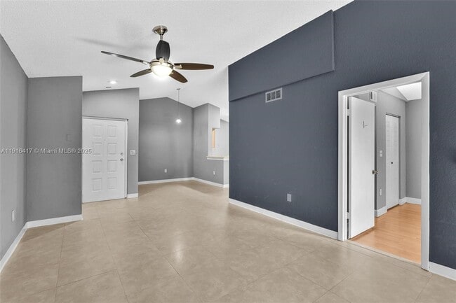 Photo - 2850 N Oakland Forest Dr Unit 313