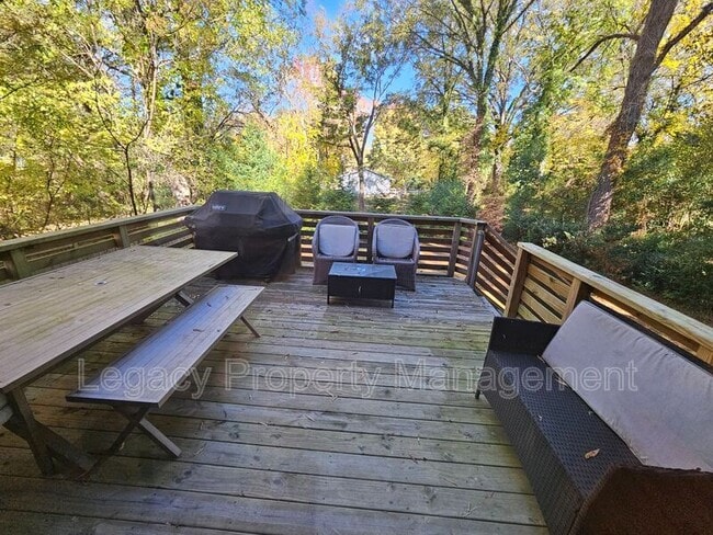 Photo - 1211 Gilbert St House