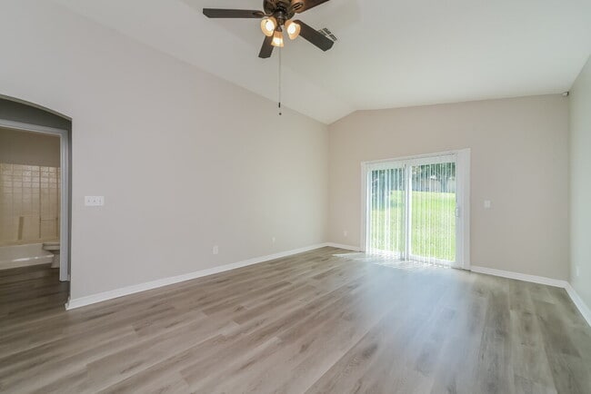 Photo - 1323 Hillview Dr