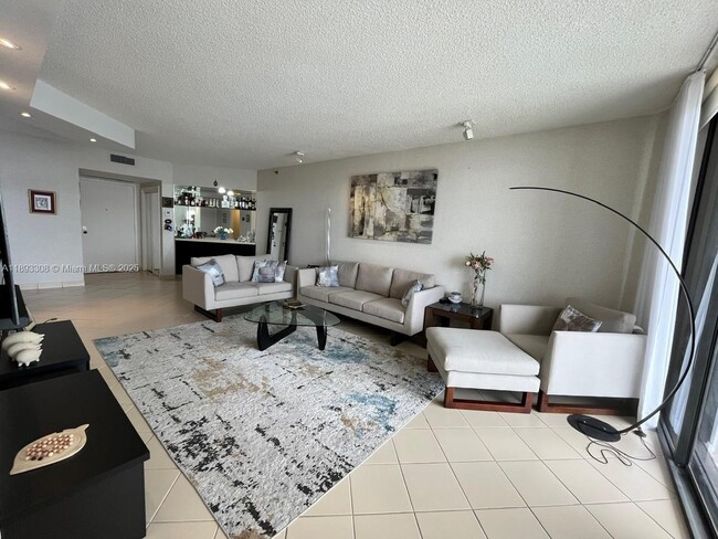 Photo - 4000 Island Blvd Unidad 1905