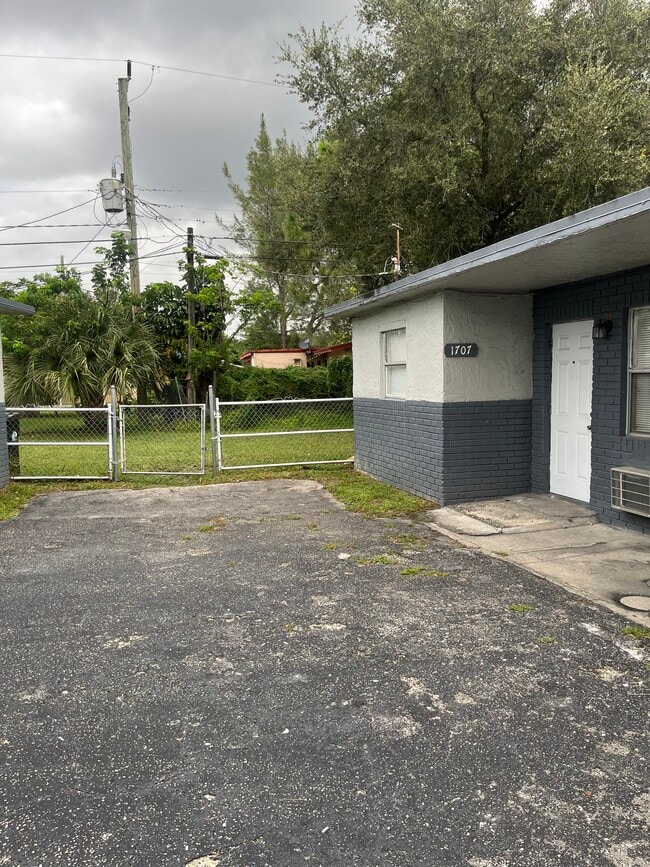 Photo - 1707 NW 7th Ct Unidad 1705
