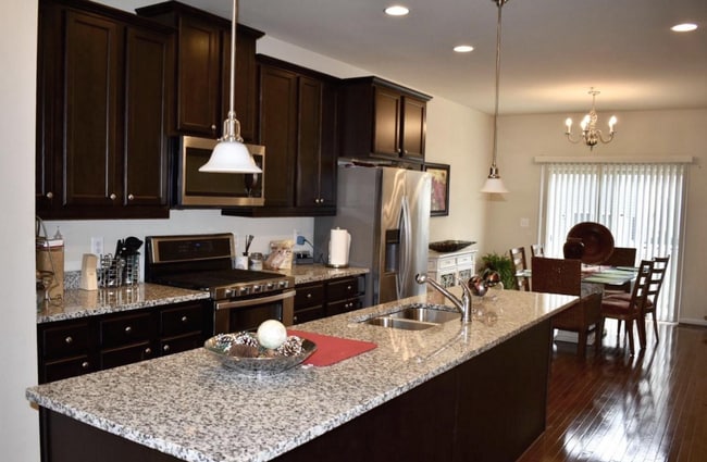 Photo - 517 Pebblebrook Ln