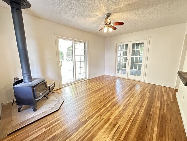 Photo - Charming 2 Bedroom, 1 Bath Finch Arboretum Area Home