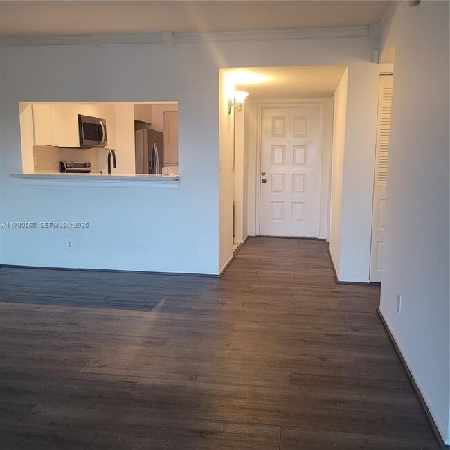 Building Photo - 1920 Sabal Palm Dr Unit 403