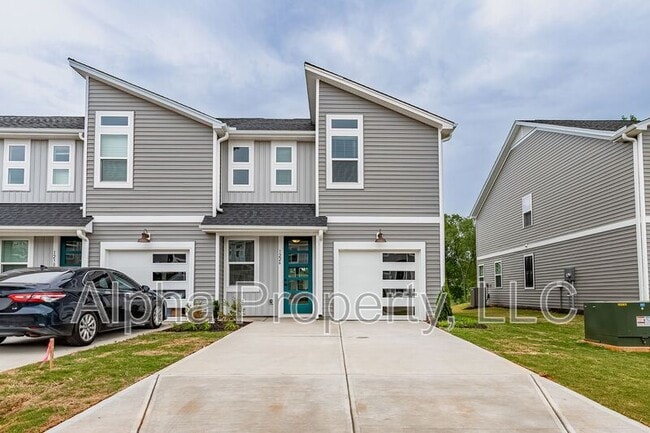 Photo - 1226 Westgate Vlg Dr Townhome
