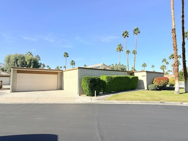 Building Photo - Beautifully Remodeled Condo in Saddlerock Estates Unit D