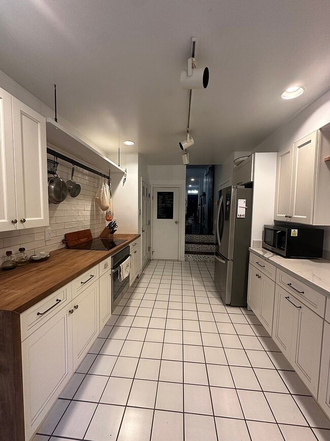 Photo - 107 W Hill St