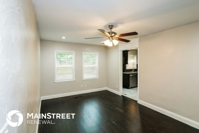 Photo - 229 W 8th St