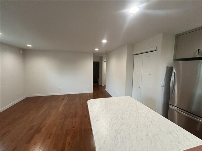 Photo - 118 S Harkness St Unidad B