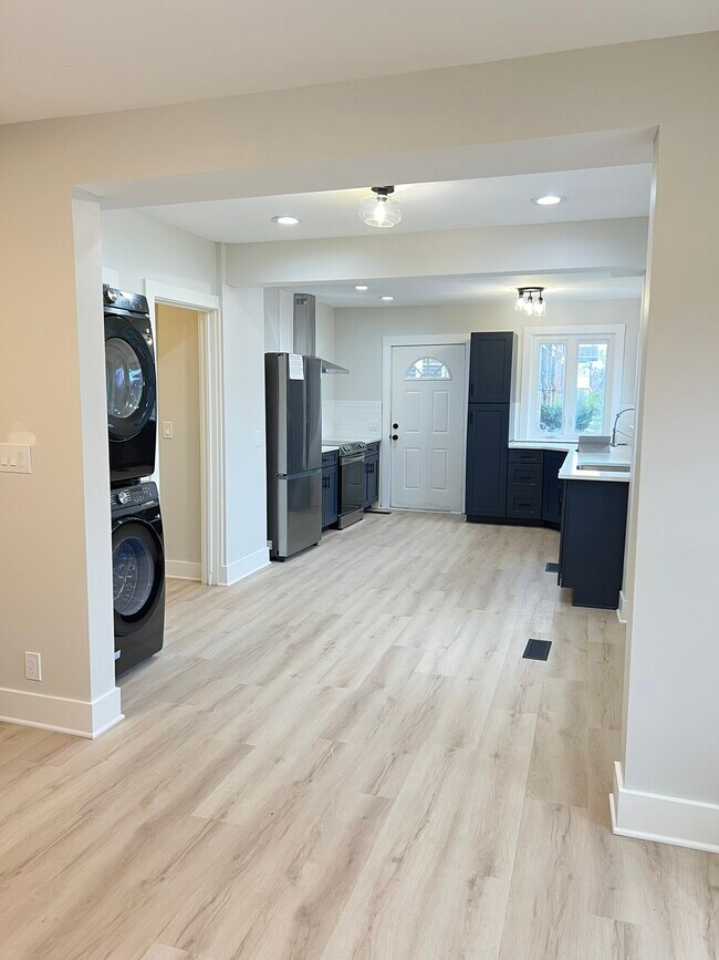 Photo - 701 E 39th St Unit 1