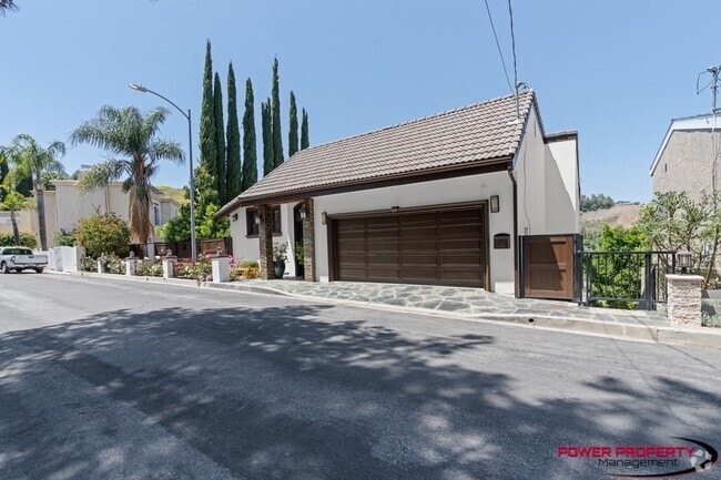 Building Photo - Spacious 5-Bedroom Home with Modern Amenit...