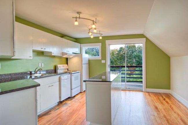 Bright & Charming 3bed/1bath Upper Duplex ... - Bright & Charming 3bed/1bath Upper Duplex ... Townhome