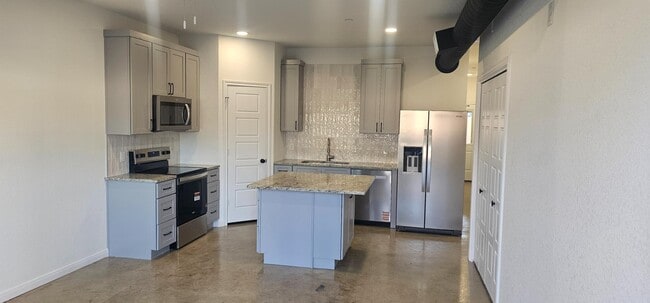 Photo - 211 E Lyndale Dr