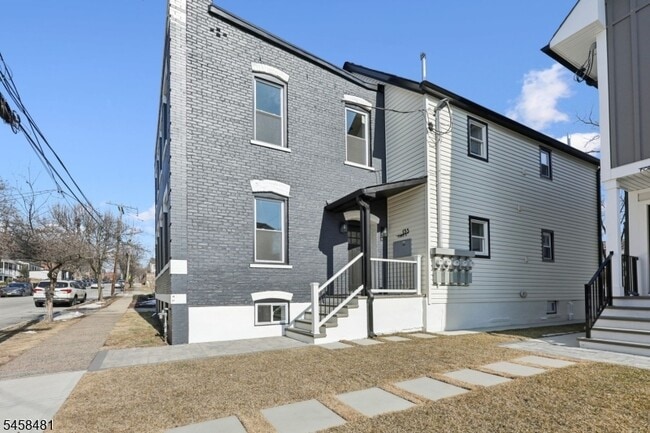 135 Forest St Unit 2R