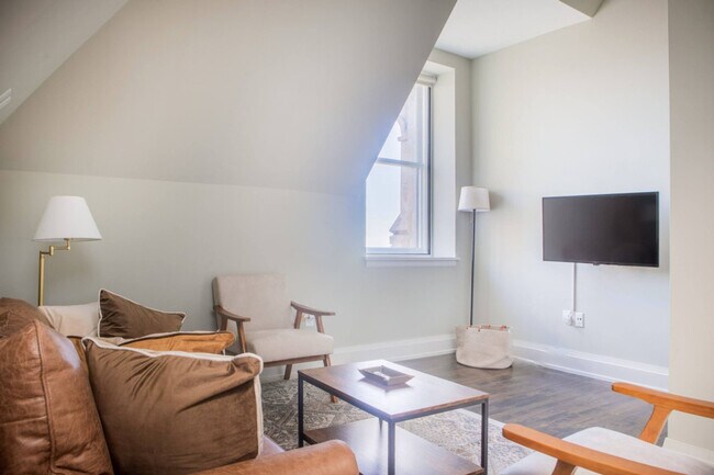 Photo - 225 E Michigan St Unidad ID1379039P