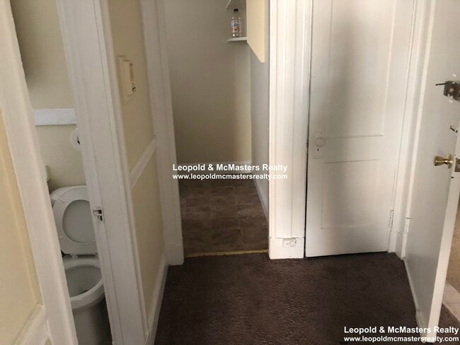 Photo - 255 Kelton St