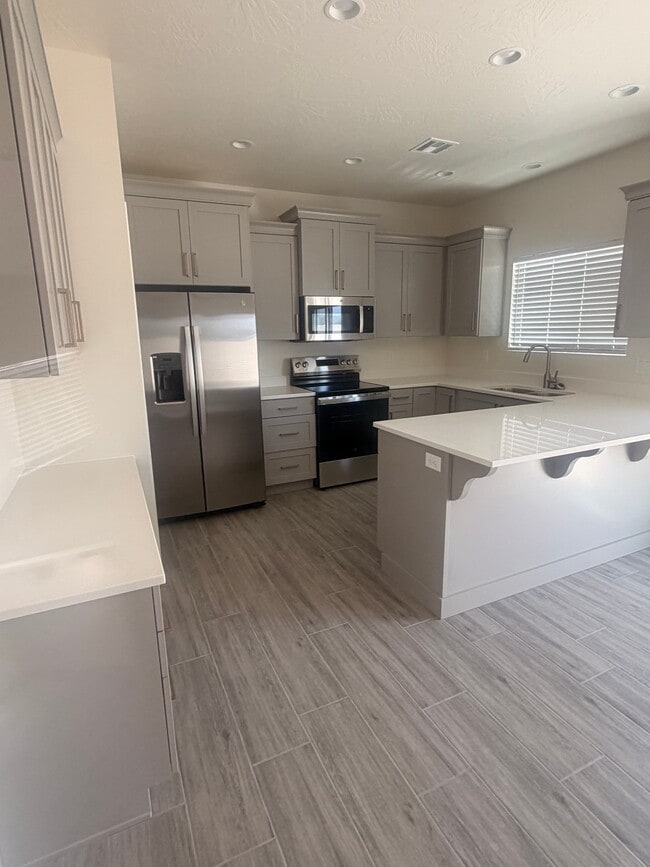 Photo - 51 S 4375 W