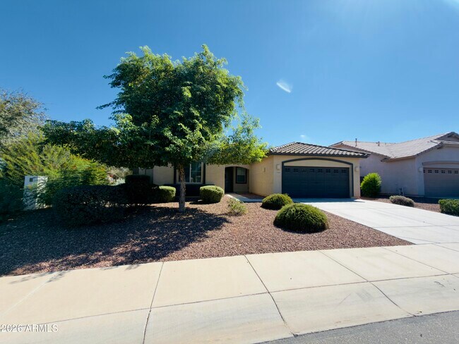 3569 E Peartree Ln