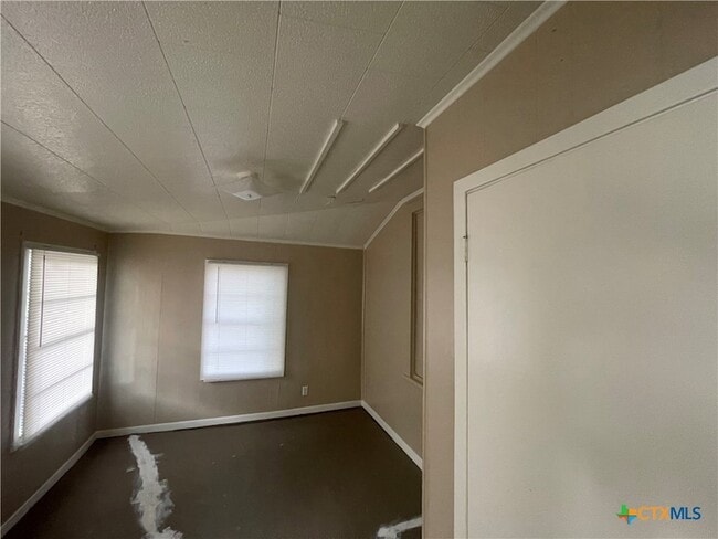 Photo - 211 Lackey St