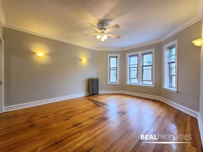 Building Photo - 0 bedroom in CHICAGO IL 60613 Unit W3