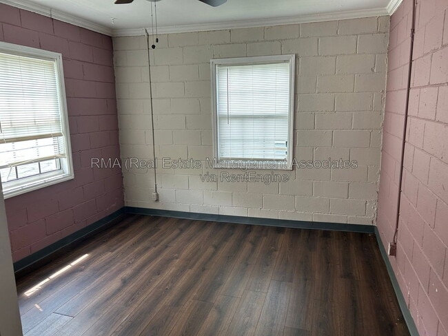 Photo - 915 Cleveland St