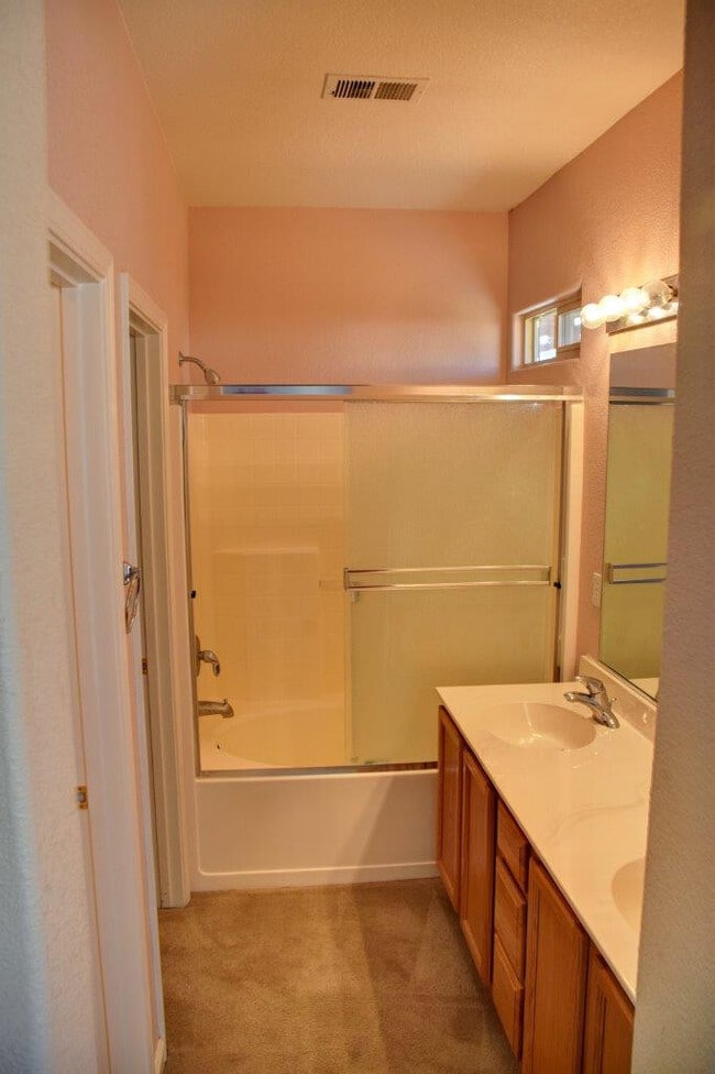 Photo - Great 3 Bedroom in Sutro Area