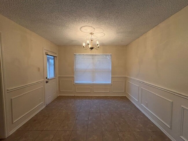 Photo - Charming 3 Bedroom Home!!