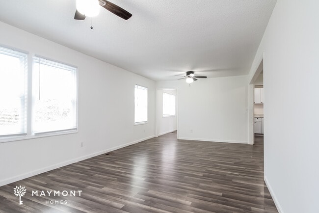 Photo - 126 Saturn Ln