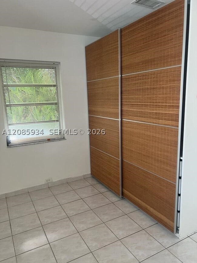 526 SW 64th Ct Unit 5