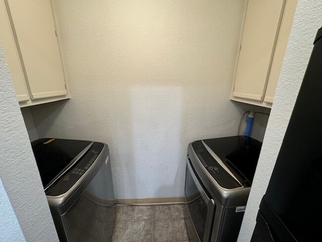 Photo - Beautiful 3 Bedroom, 2 Bathroom Upstairs C...